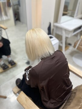 カリーナ(CARINA) ホワイトブロンド/艶髪