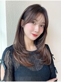 30代に人気！顔周りの後れ毛がかわいいシャギーレイヤーロング