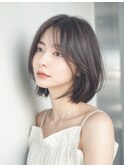 上品なミディアムボブ
