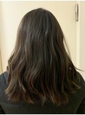 重ためスタイルで綺麗にまとまるカーキベージュカラーです！