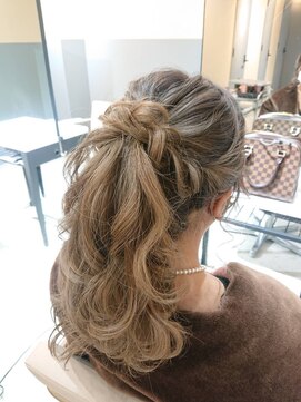 ヘアメイク ギャリス 北新地店(HAIR MAKE SALON Gallis) ルーズポニーテール