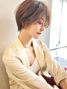 フォンズ(FONS) 大人に似合うシースルーバングで小顔ショート×シアーベージュ