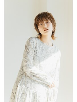 アルボグランデ(arbol grande) ウルフカットに合わせたハイトーンベージュ