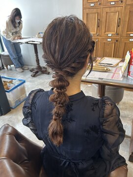 ハグヴィアン(HUG BIEN) 編みおろしポニー