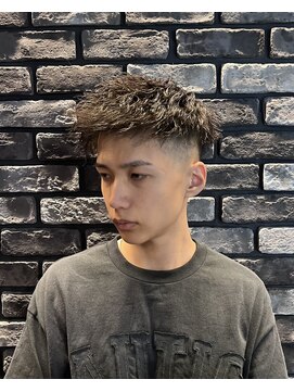 ギヴヘアインダストリー(Give hair industry) 波巻きスパイラルツイストスパイラル刈り上げフェードショート