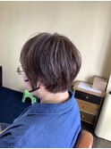 丸みショートにショートに白髪ぼかしハイライト