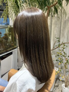 ミハス(Mijas) オリーブベージュ×レイヤーカット