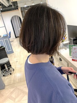 シェノン 赤羽店(CHAINON) 厚みあるレイヤーボブで上品な大人ヘア長め前髪ナチュラル仕上げ