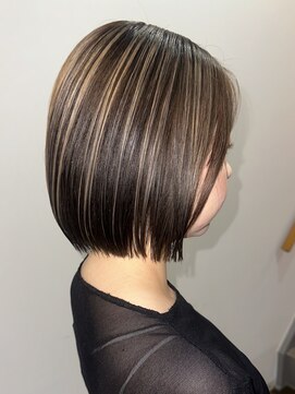 ブローチェアヴェダ ハイライト、デザインカラー、ブリーチカラー、ボブヘア