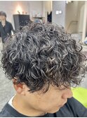 動きが出るメンズ波巻きパーマ