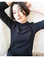 ムク(Muku)&nbsp;内巻きカールのナチュラルベージュのミニボブ（担当地主）