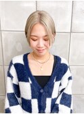 ハイトーンブロンドハンサムショートハニーブロンド金髪