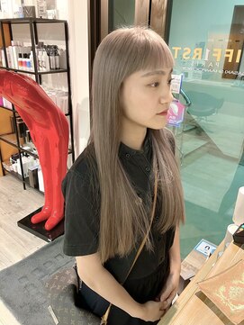 コワファーストナガサキシャンプーボーイ(COIFF1RST NAGASAKI SHAMPOO BOY) 長崎 ブリーチ2回 ホワイトベージュ