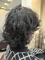 ハムエッグ バイ オーケークラブ(hum. egg by OKCLUB) ウルフ風パーマスタイル