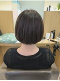 ベージュ×ツヤボブスタイル