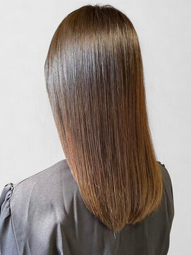 ロカ バイ ティアトロ ヘア サロン(ROCA by teatro hair salon) 髪質改善 縮毛矯正 ブラウンベージュ 艶髪 ストレート 30代 美髪