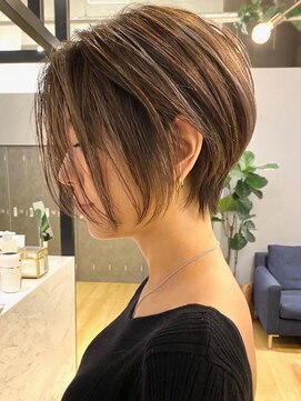 ビュートヨナカ(VIEW TOYONAKA) 白髪ぼかし/ハイライトカラー/ショートボブ/グレージュ