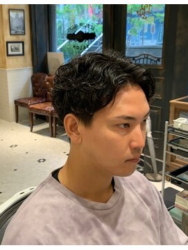 ルドローブラントオオサカ(LUDLOW BLUNT Osaka) 【LUDLOW BLUNT】ツーブロック センター分けパーマ