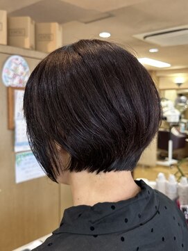 EM美容室 10代～60代 丸みショートボブ・ビターチョコブラウンカラー