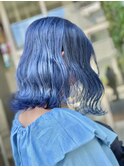 ショートボブ×ネイビーブルー