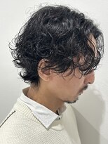 ヒュイル バイ ニアウ(Hwyl by Niau)&nbsp;メンズマッシュセンターパートスパイラルパーマニュアンスパーマ