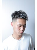 アップバング束感ショートビジカジスキンフェード