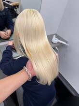  【洗練されたホワイトカラー】ホワイトカラー×ストレートでクリーンでエレガントな印象に[立川/立川駅]