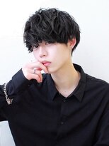 シン(syn) シルエットマッシュ スパイラルパーマ 黒髪