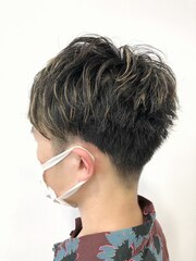 ショート　マッシュ　ショートボブ　HEADS 市川　学割　イルミナ