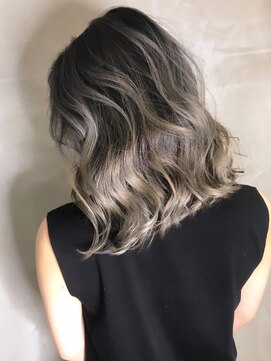 メリー(merry craftsman's factory) 外国人風バレイヤージュ、ハイライトカラーアッシュグレージュ