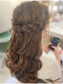 ルーズなねじりアレンジハーフアップ☆