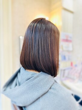美容室 ティンカーベル 前下がりボブ