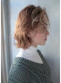 ヘーゼルベージュの外ハネボブ/センターパート/ニュアンスパーマ