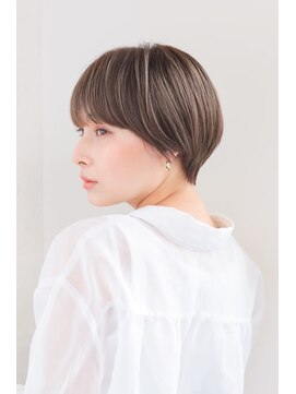 ハピネス クローバー 八木店(Happiness CLOVER) マッシュショート 白髪ぼかしハイライト アッシュカラー 八木