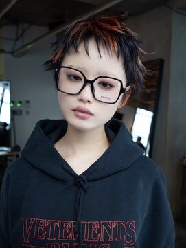 ギークス(GEEKS) 【GEEKS渋谷】バズカット/デザインカラー/ピクシーカット/オン眉