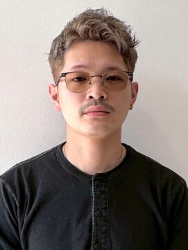 メンズサロンオー 宮崎(Men's salon O.) ツーブロック ショートモヒカン アップバング アッシュベージュ