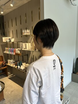 ミリ(milli Produce by ITAKURA) くびれのあるショート