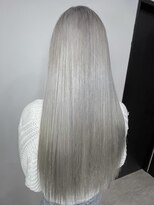 ヨロ 上野(YOLO)&nbsp;ハイライトカラーミルクティーベージュレイヤーカット