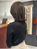 オリーブグレージュ　ミディアムレイヤー　エアリー　くびれ