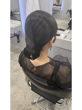 ヨーロ(yolo) シニヨンヘア