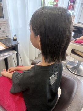 ウイ バイ ファースト 北四番丁店(u'i by first) バッサリ切りっぱなし外ハネボブ ストレートスタイル