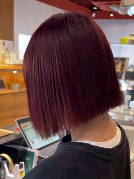 ナチュラル ヘアーデザイニング(Natural hair designing) 切りっぱなしボブ/タッセルカット/カシスレッド/ローズブラウン