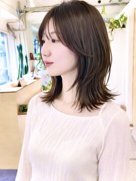 アンク(ank) ミディアムレイヤーグレージュ30代40代顔周りレイヤー丸顔面長