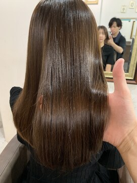 ナイン 麻布十番(NINE) 続くウル艶ロングの上品スタイル