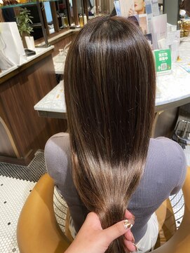 リバレッジ 広尾(Leverage) 細めハイライトアッシュブラウン