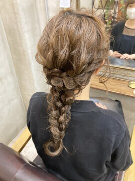 ブーミー(Bor mee) 【Bormee】編み込み 編みおろし パーティーヘアセット