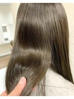 ロイ(ROY)&nbsp;オリーブカラーで透明感を