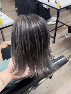 ヴィフ 大船(VIF) バレイヤージュケアブリーチダブルカラー切りっぱなしボブ外ハネ