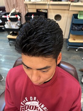 銀座マツナガ 浅草店 20代30代ビジネスアイロンパーマ刈り上げ黒髪バックスタイル