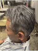 大人男性のオシャレなグレーカラー